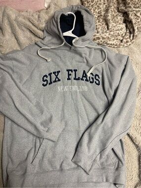 Six Flags New England Men's Gray Pullover Hoodie